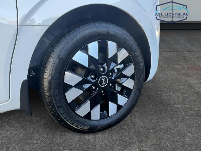 Hyundai Staria Signature