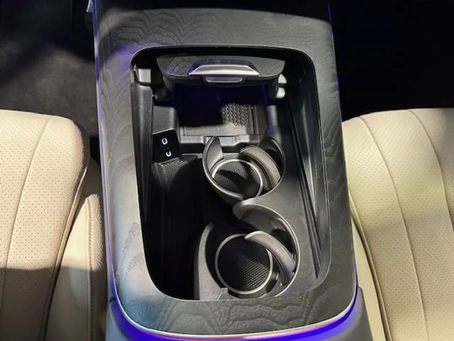 Mercedes-Benz E 200 AMG Line Sedan