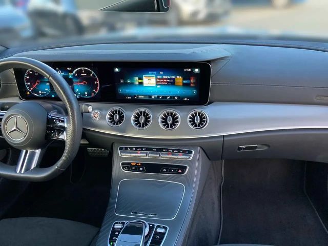 Mercedes-Benz E 220 AMG Line Cabriolet E 220 d