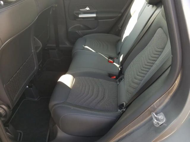 Mercedes-Benz B 200 Progressive Sedan