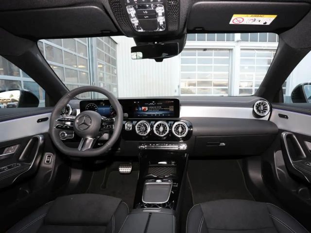 Mercedes-Benz CLA 200 AMG Line Coupé