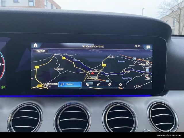 Mercedes-Benz E 200 E 200 d Sedan