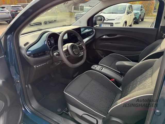 Fiat 500e +Rückfahrkam+PDC+CarPlay+Sitzheizung