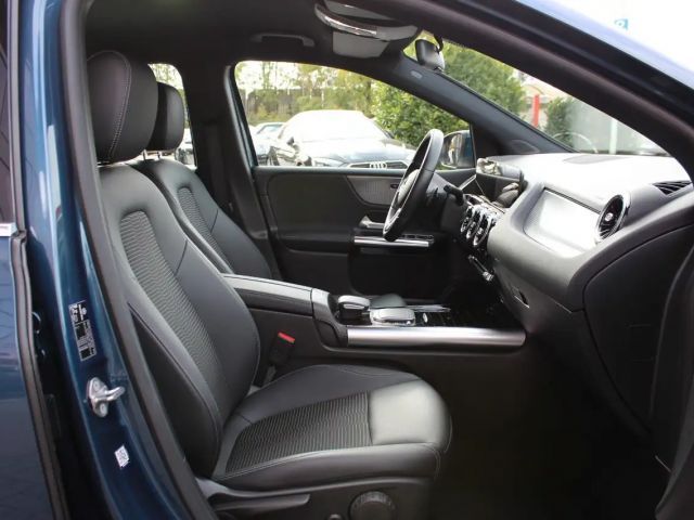 Mercedes-Benz B 180 Business Line Sedan