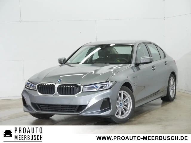 BMW 330 330e Sedan