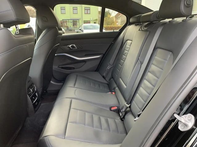 BMW 330 330i M-Sport Sedan xDrive