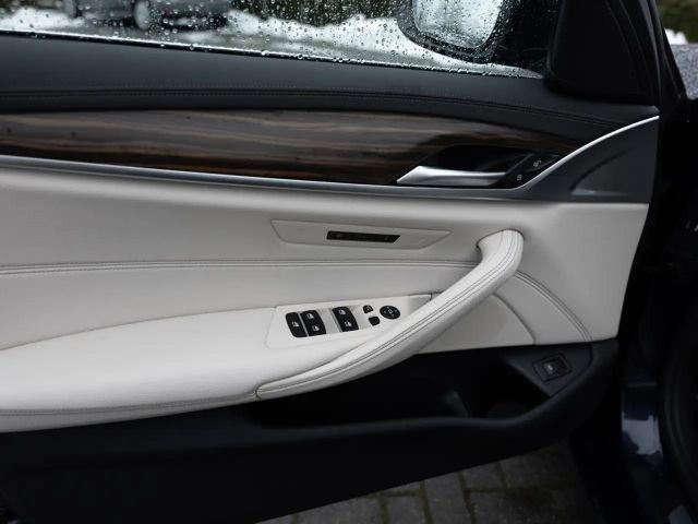 BMW 530 530d Luxury Line Touring xDrive