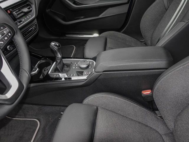 BMW 118 118i Sedan Sport Line