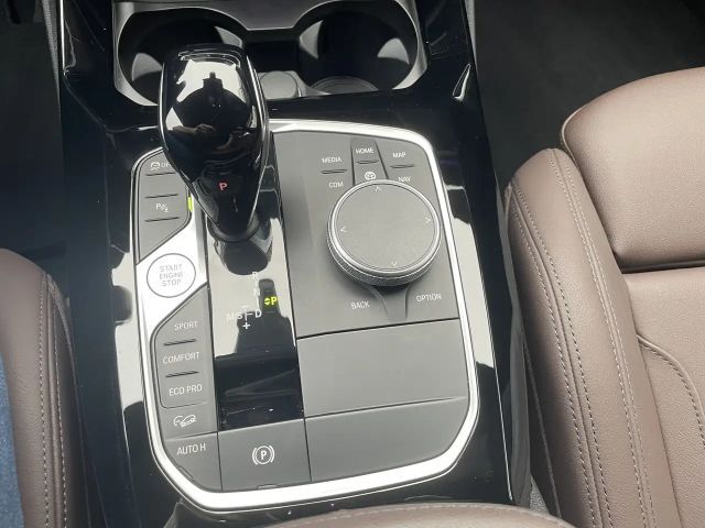 BMW X3 40d   Head-Up HiFi DAB WLAN Pano.Dach Shz