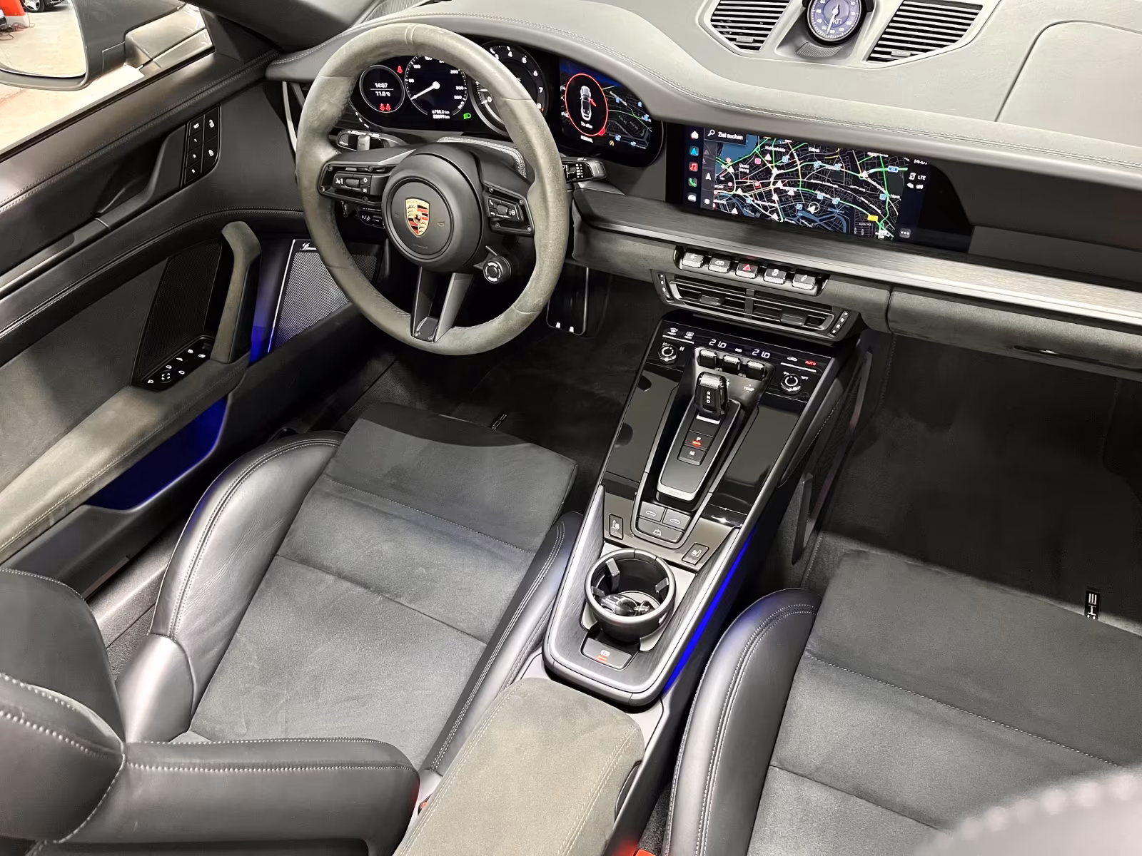 Porsche 911 992 Cabriolet Carrera GTS