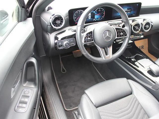 Mercedes-Benz A 200 A 200 d