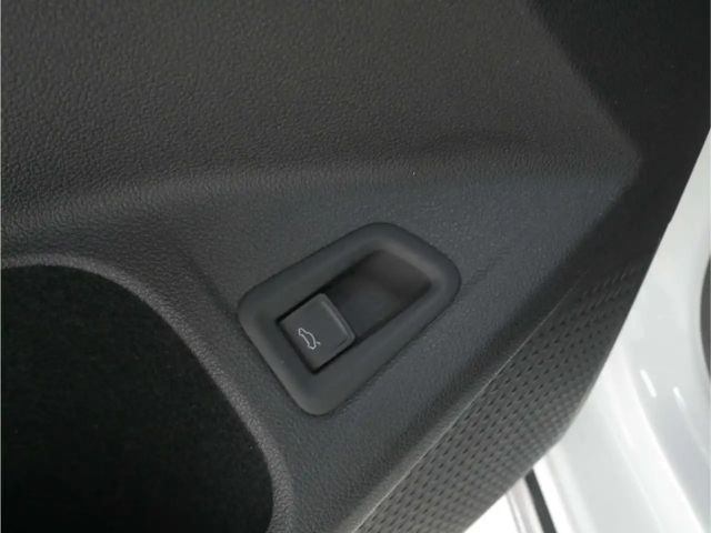 Volkswagen Golf 1.5 eTSI DSG R-Line Variant