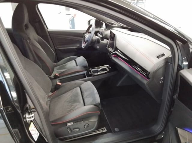 Volkswagen ID.5 NP74 Pano DCC Harman HUD Wärmepumpe