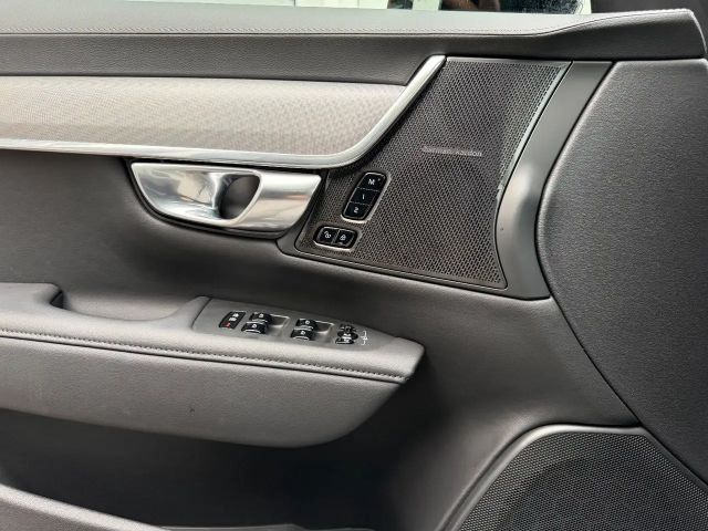 Volvo V90 AWD Dark Plus T6