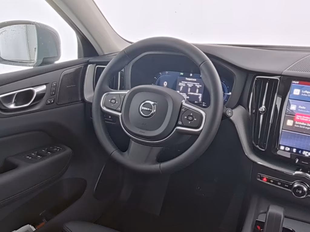 Volvo XC60 AWD Core Recharge