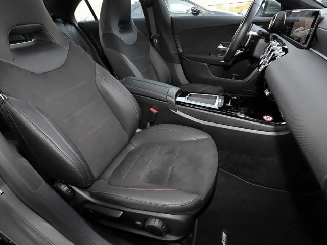 Mercedes-Benz CLA 180 AMG Line Coupé