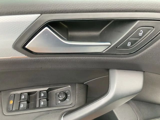 Volkswagen Touran 1.5 TSI DSG IQ.Drive