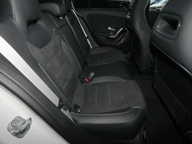 Mercedes-Benz A 180 AMG Line