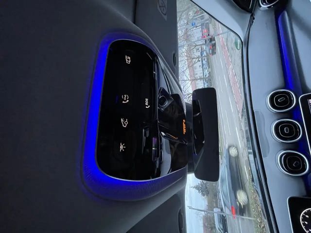 Mercedes-Benz C 200 Sedan