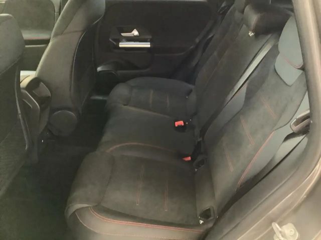 Mercedes-Benz B 220 4MATIC AMG Line