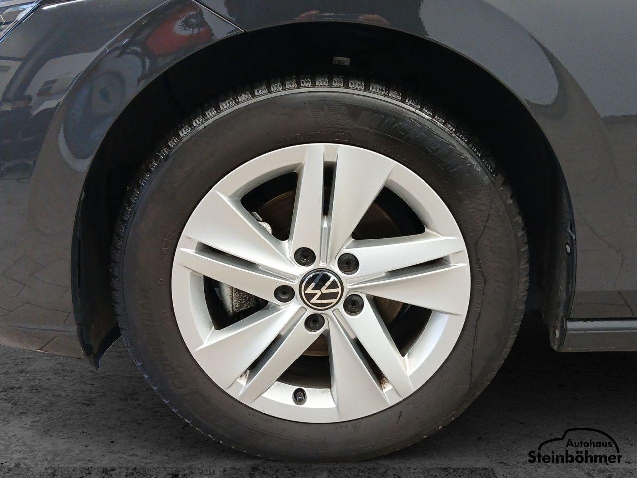 Volkswagen Golf 1.5 eTSI DSG Life Variant