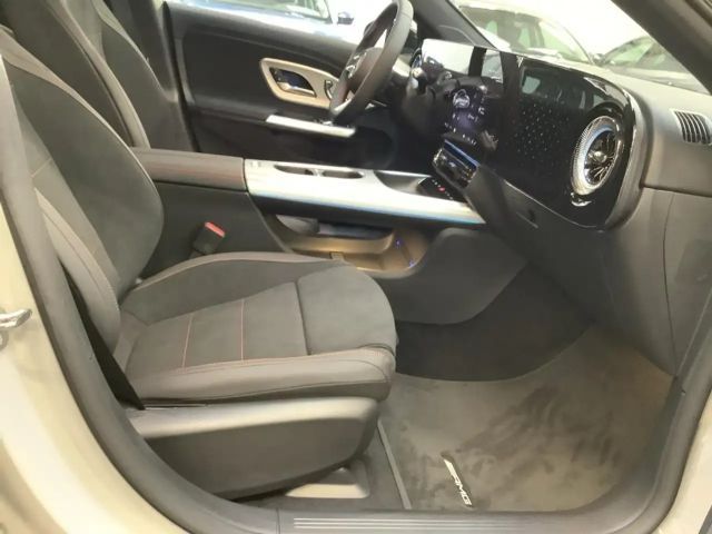 Mercedes-Benz CLA 350 4MATIC