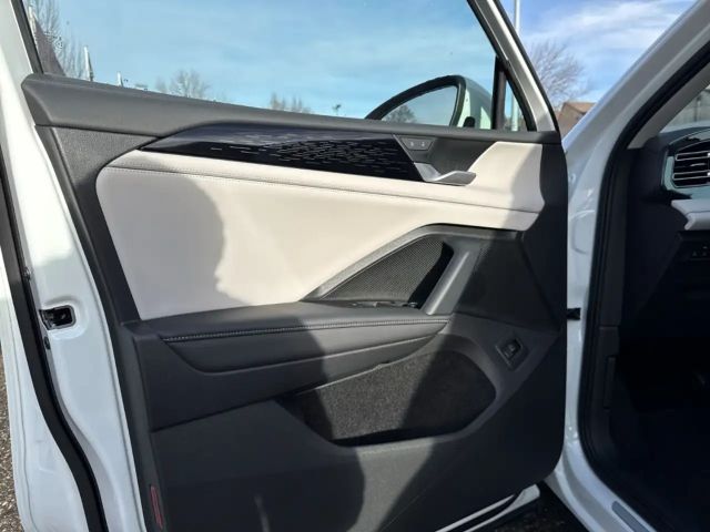 Volkswagen Tiguan 1.5 eTSI Elegance Elegance