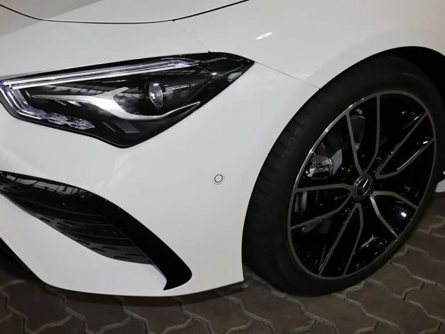 Mercedes-Benz CLA 200 AMG Line Coupé