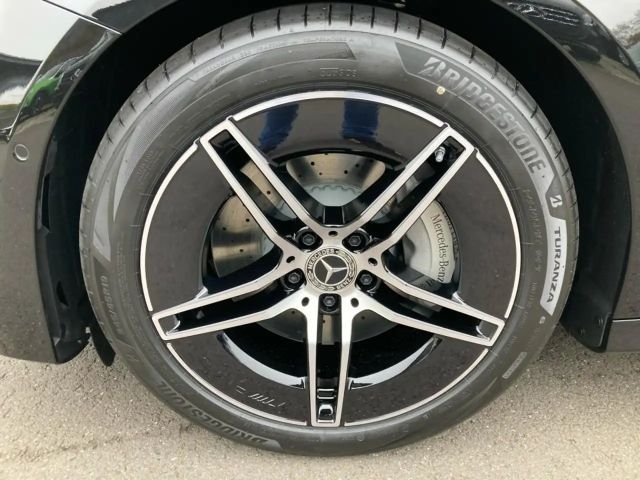 Mercedes-Benz E 200 AMG Line Sedan