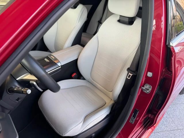 Mercedes-Benz C 200 4MATIC AMG Line Sedan