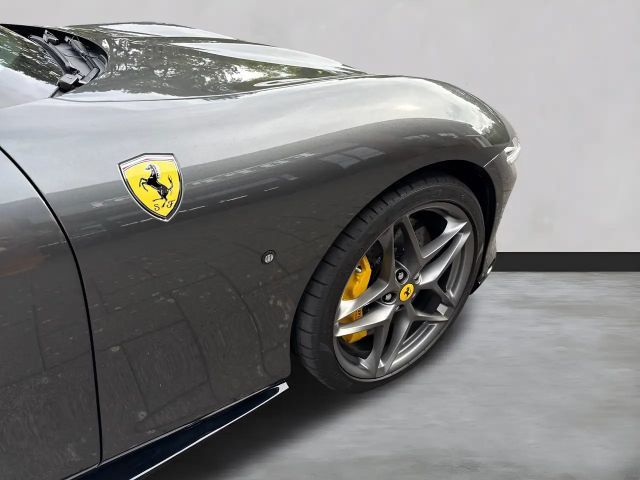 Ferrari Roma *Embleme*Navi*PDC*Klima*Leder*