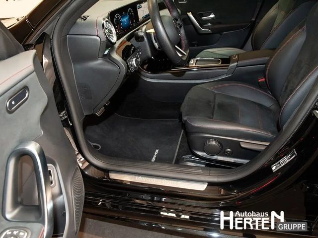 Mercedes-Benz CLA 200 AMG Line Shooting Brake