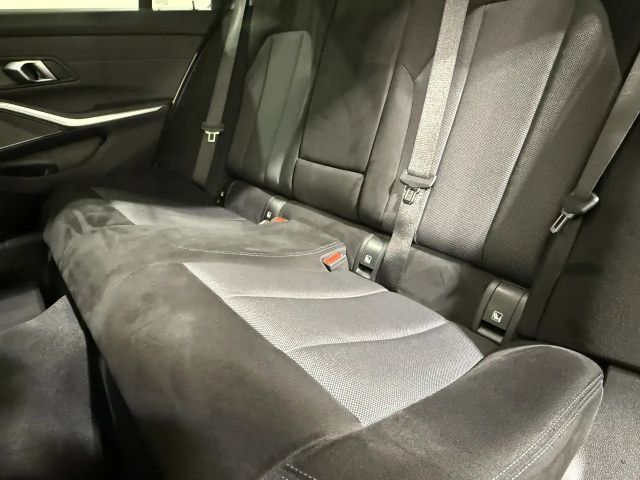 BMW 330 330d M-Sport Touring xDrive