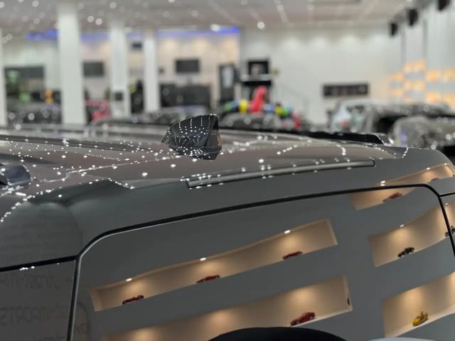 Land Rover Defender AWD D250 SE