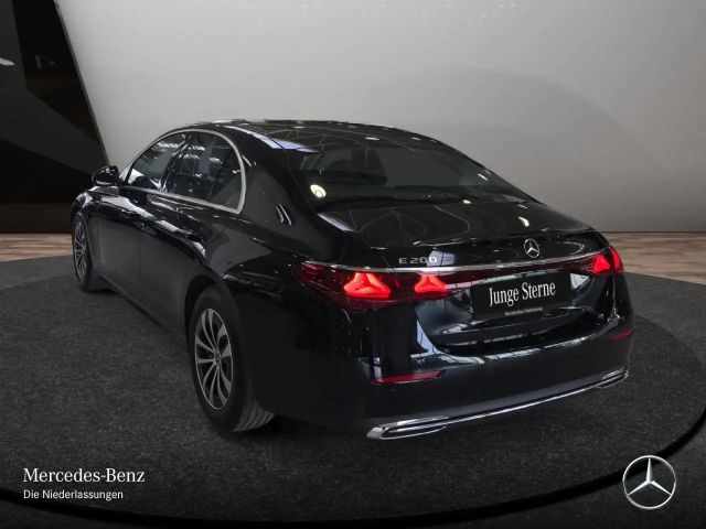 Mercedes-Benz E 200 AVANTGARDE Sedan