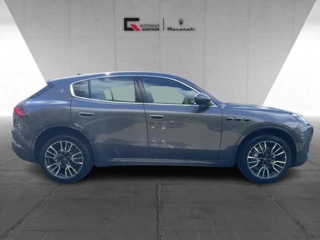 Maserati Grecale MY25 - 300PS - AWD - PANO - LED