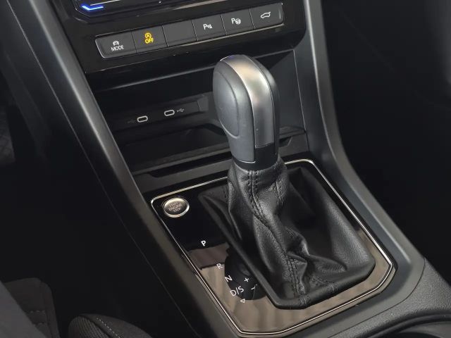 Volkswagen Touran 1.5 TSI DSG IQ.Drive R-Line