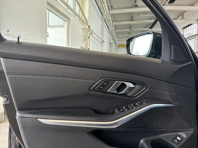 BMW 330 330i M-Sport Touring xDrive