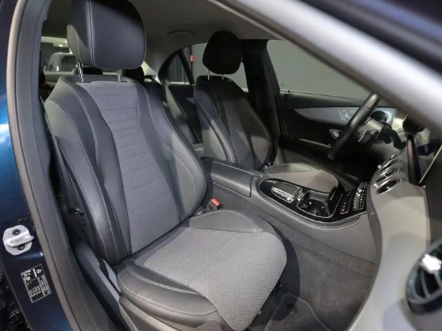 Mercedes-Benz E 220 AVANTGARDE E 220 d Sedan