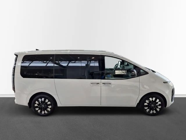 Hyundai Staria Signature