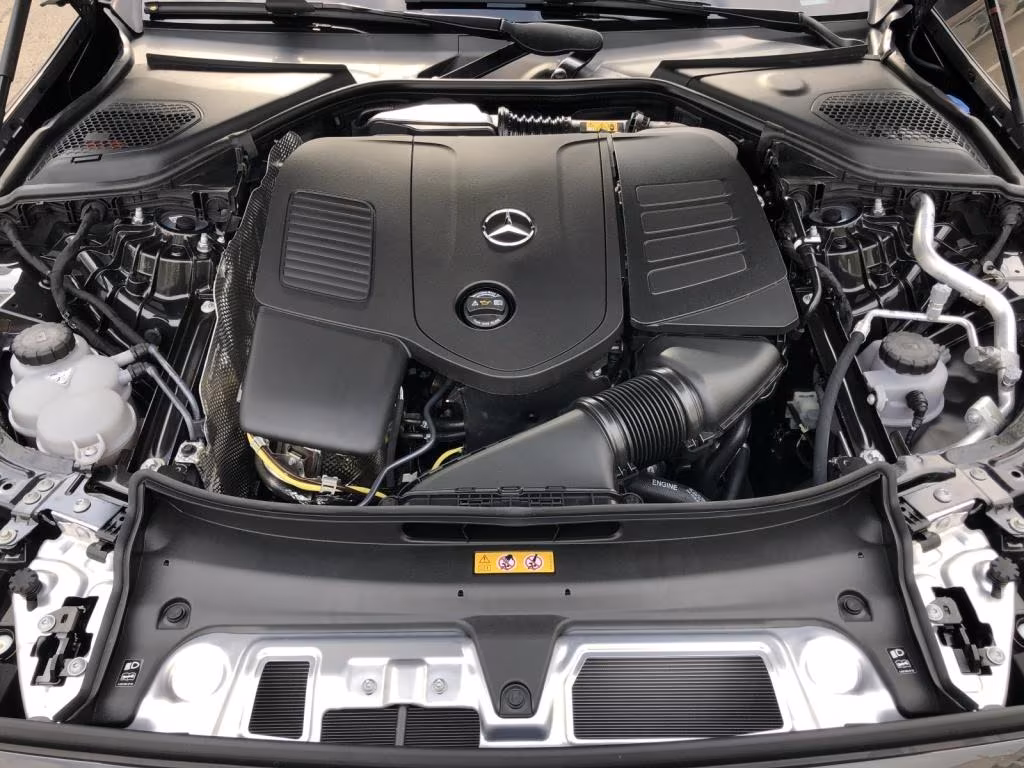 Mercedes-Benz E 200 AMG Line Sedan