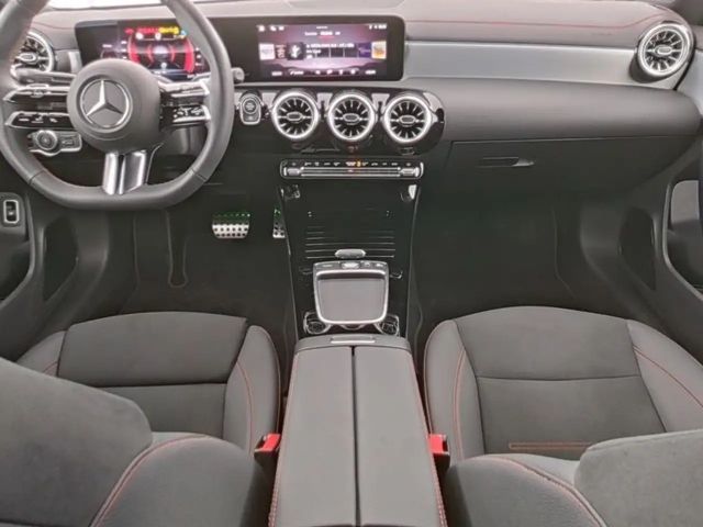 Mercedes-Benz CLA 200 AMG Line Coupé