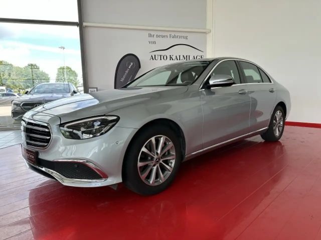 Mercedes-Benz E 200 EXCLUSIVE Sedan
