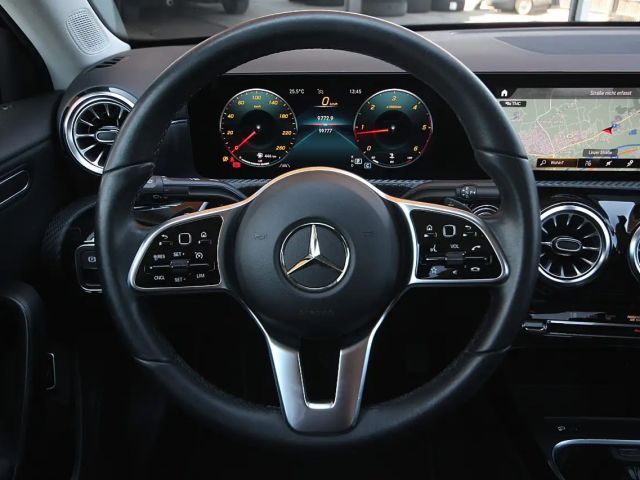 Mercedes-Benz A 180 A 180 d