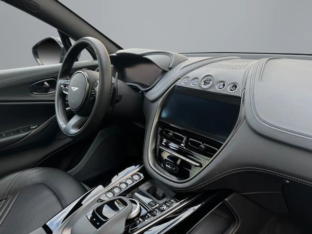 Aston Martin DBX V8