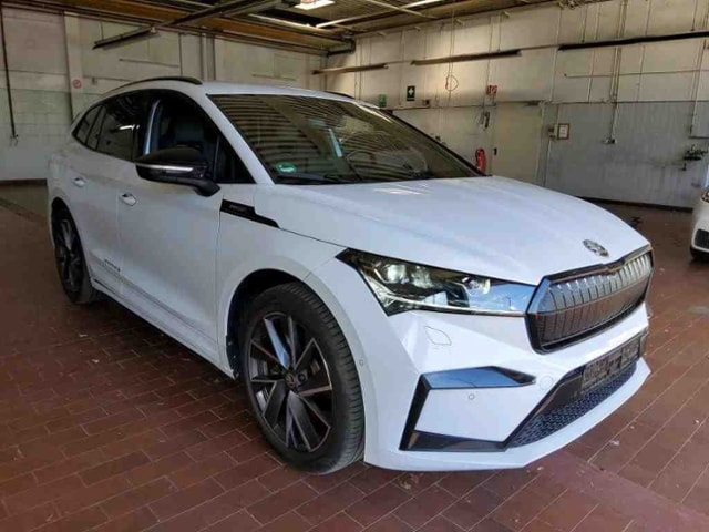 Skoda Enyaq iV 62 kWh +LED +AHK +RKAM +ACC +LM +SHZ +