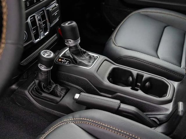 Jeep Wrangler BLACK EDITION 2.0l T-GDI Ultd. Sky-One