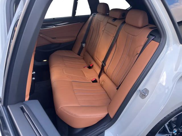 BMW 530 530d M-Sport Touring xDrive