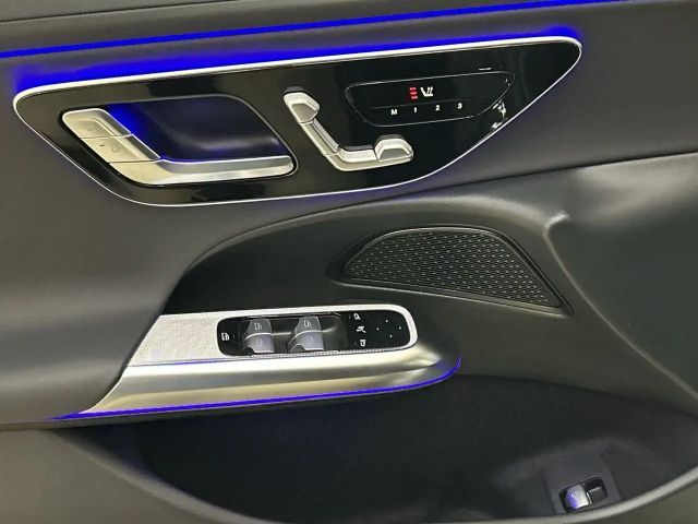 Mercedes-Benz E 220 AVANTGARDE E 220 d Sedan