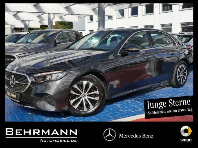 Mercedes-Benz E 200 AVANTGARDE Sedan